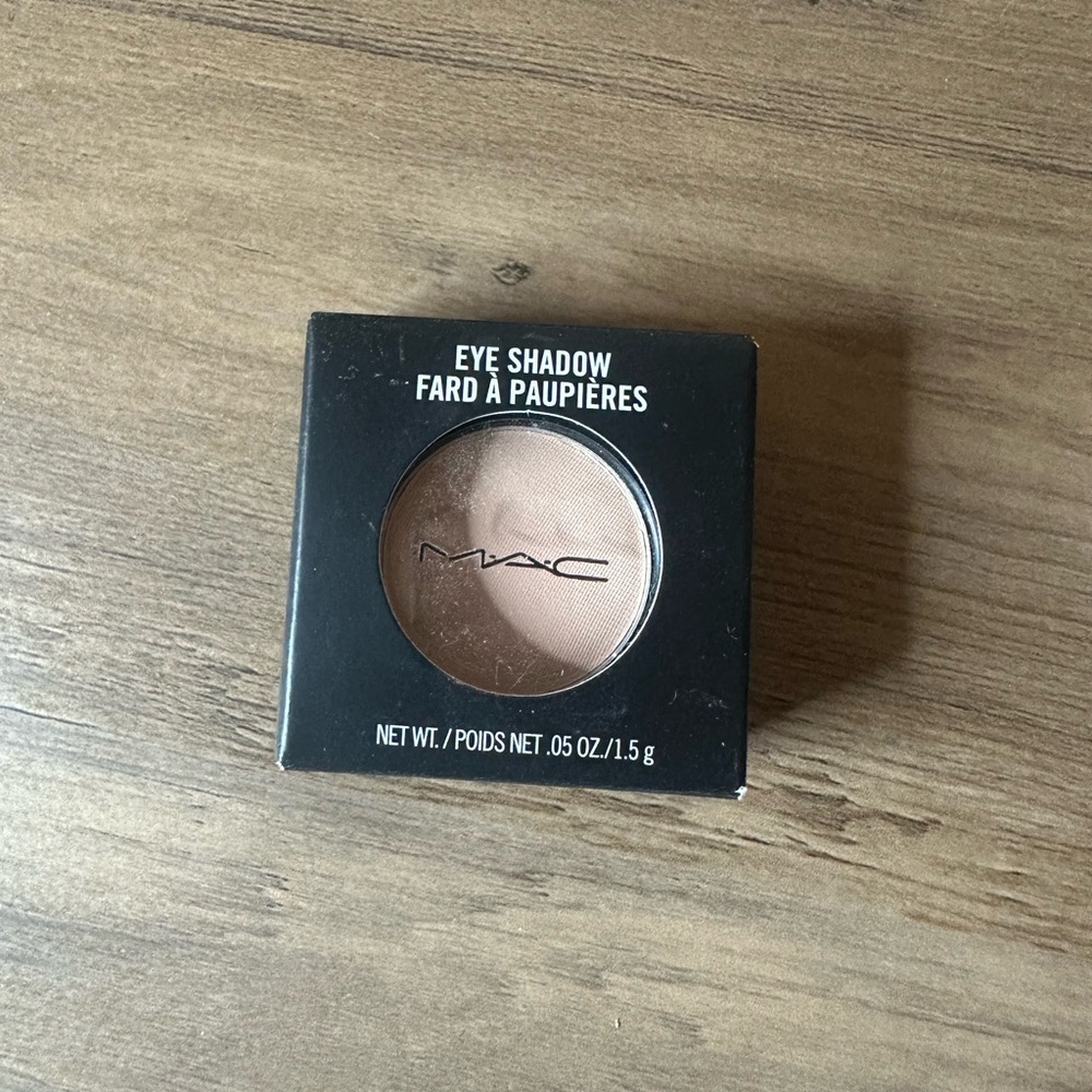 MAC Cosmetics Eyeshadow “Orb”